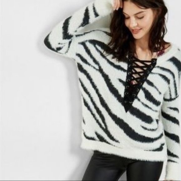 NWT $70 EXPRESS Women XS Zebra Print Hi Lo Lace Up Sweater Top Fuzzy Oversized - Picture 5 of 5